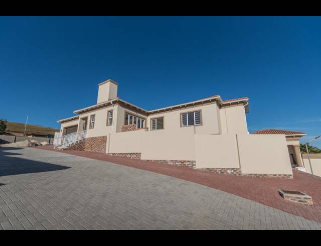 3 BEDROOM TOWNHOUSE FOR SALE IN KAMMA HEIGHTS